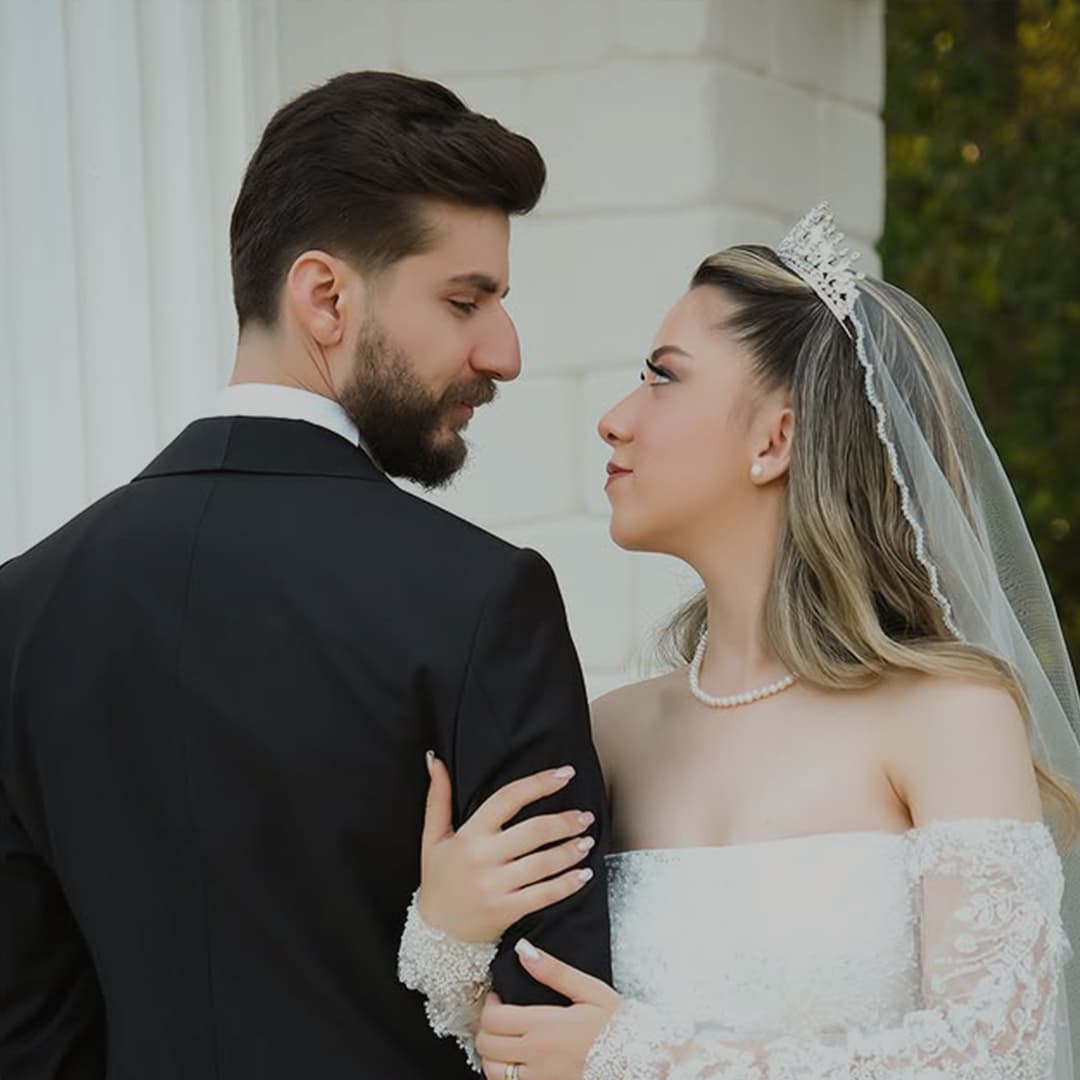 Stüdyo Zorbey Instagram paylaşımı — gelin damat yakın çekim portresi